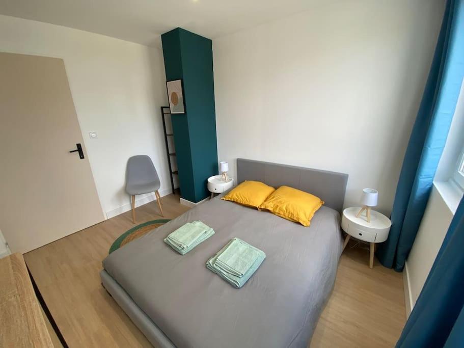 Appartement Familial, 2 Chambres, En Rdc Sur Cour Saint-Florentin  Exterior photo