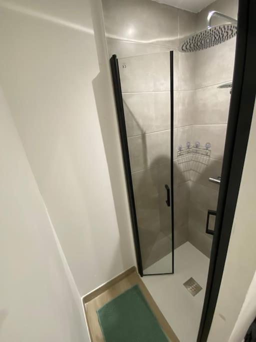 Appartement Familial, 2 Chambres, En Rdc Sur Cour Saint-Florentin  Exterior photo